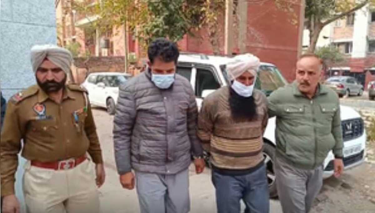 अमृतसर पुलिस ने 10 किलो हेरोइन के साथ दो तस्कर पकड़े